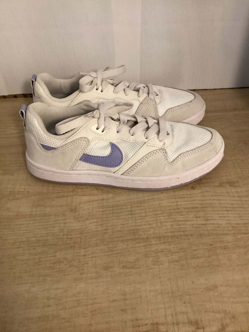 Nike SB Alleyoop Size 5.5 White Purple Skate Shoes - Picture 3 of 6